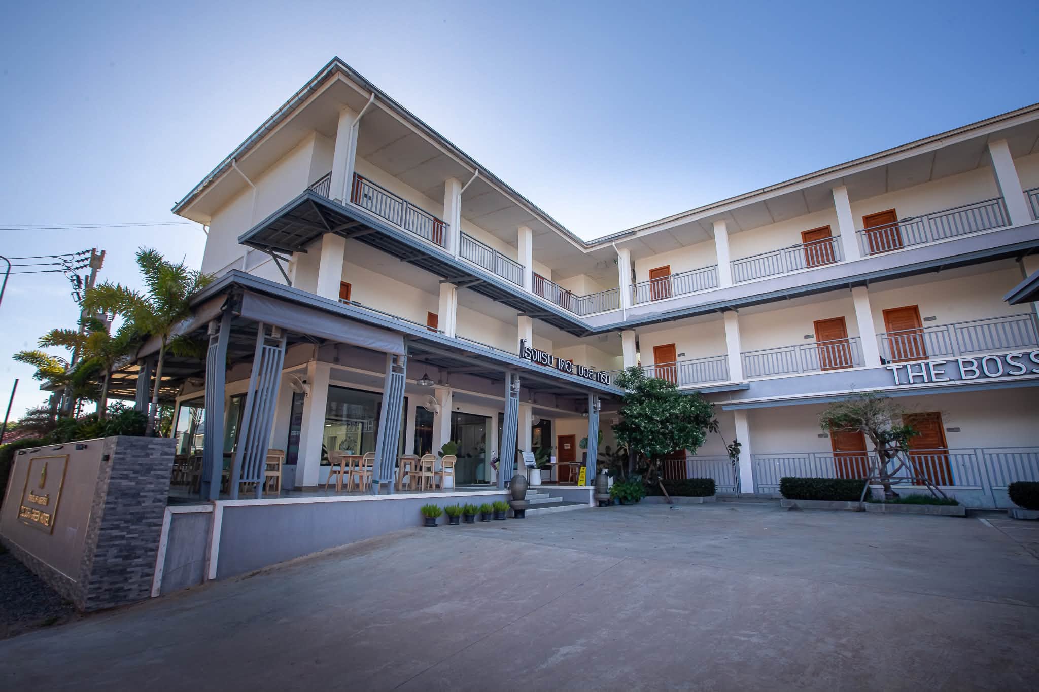 THE BOSS GREEN HOTEL